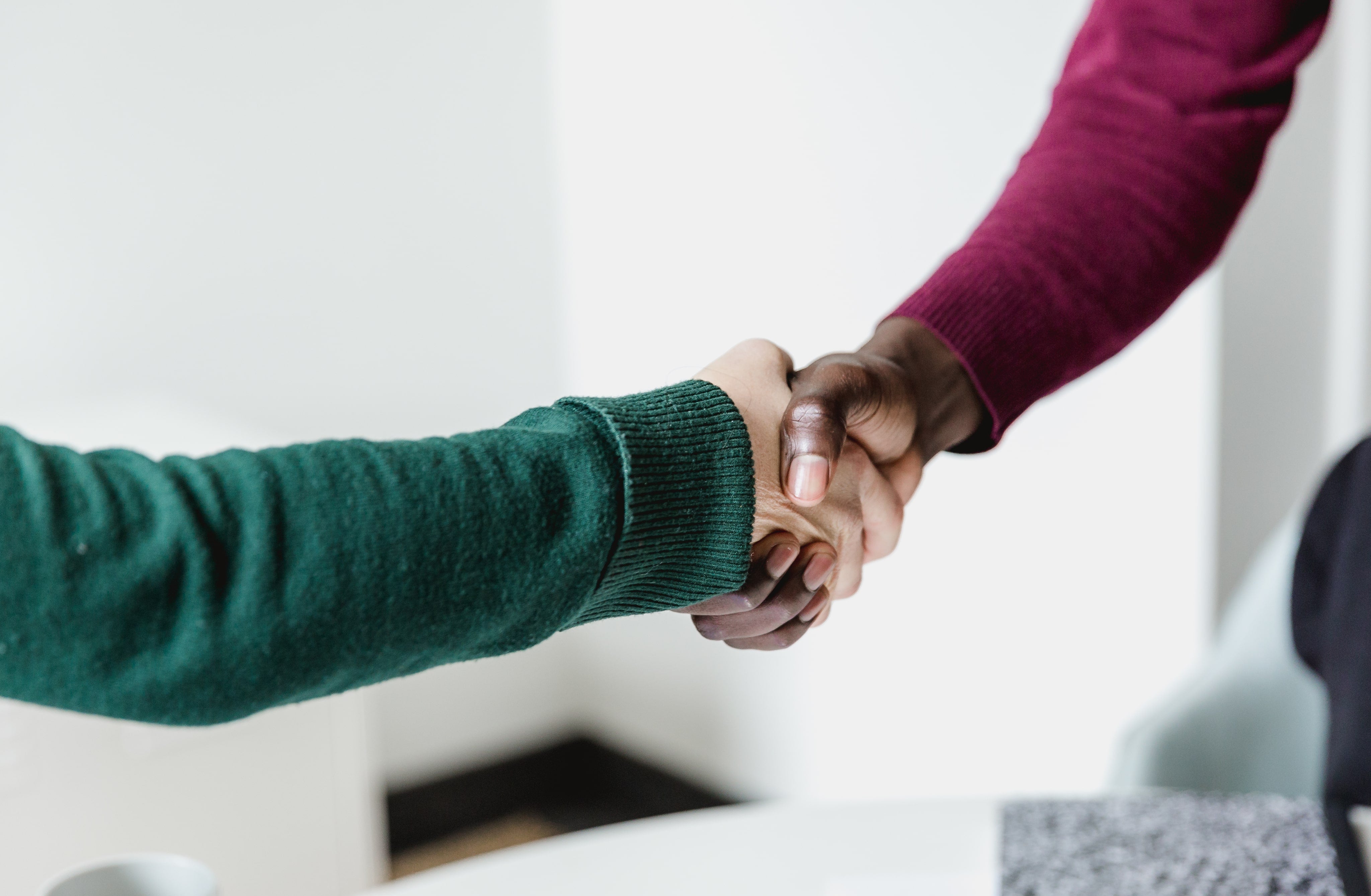 hand-shake-meeting-min